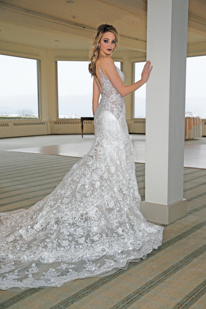 Gown: Eve of Milady (1584), Flowers: Mitch Kolby Events