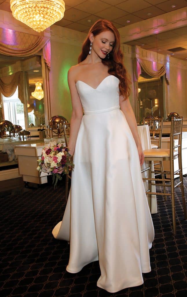 Gown: Jude Jowilson (Leslie). Henry's Florist