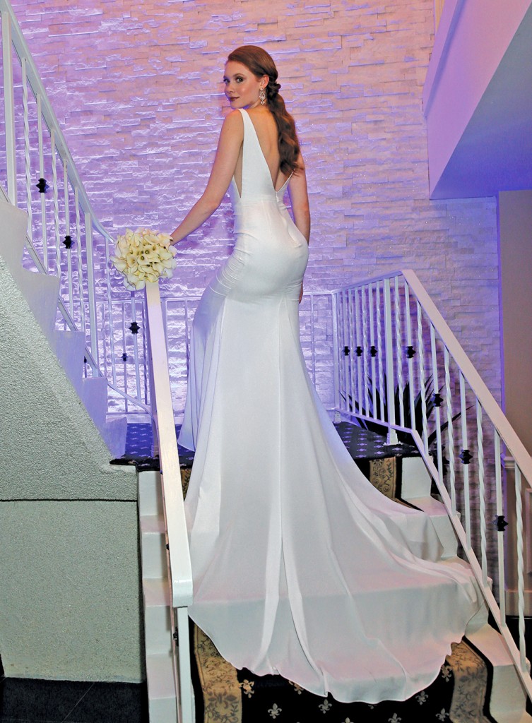 Gown: Jude Jowilson (Marion). Bouquet: Mitch Kolby Events
