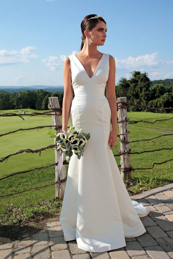 Gown: Jude Jowilson (Jayne). Bouquet: Douglas Koch Designs Ltd.