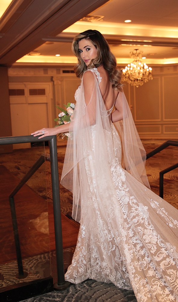Gown: Eve of Milady (1637). Bouquet: Ariston Flowers.