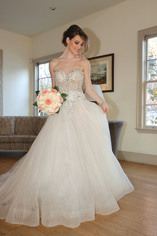 Gown: Eve of Milady (4391) Bouquet: Ariston Flowers