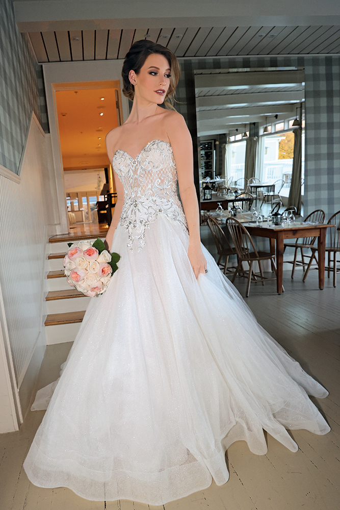 Gown: Eve of Milady (4391) Bouquet: Ariston Flowers